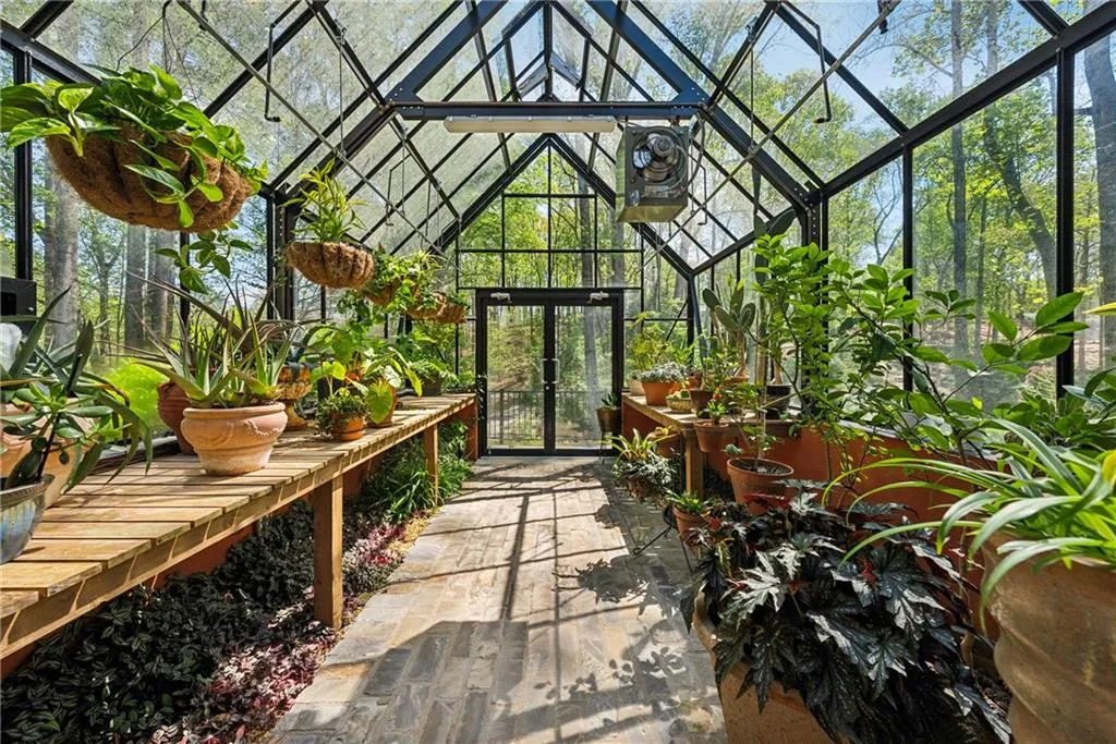 Marietta, Georgia 30066, United States, 6 Bedrooms Bedrooms, ,6 BathroomsBathrooms,Residential,Active,110480