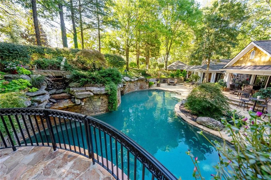 Marietta, Georgia 30066, United States, 6 Bedrooms Bedrooms, ,6 BathroomsBathrooms,Residential,Active,110480