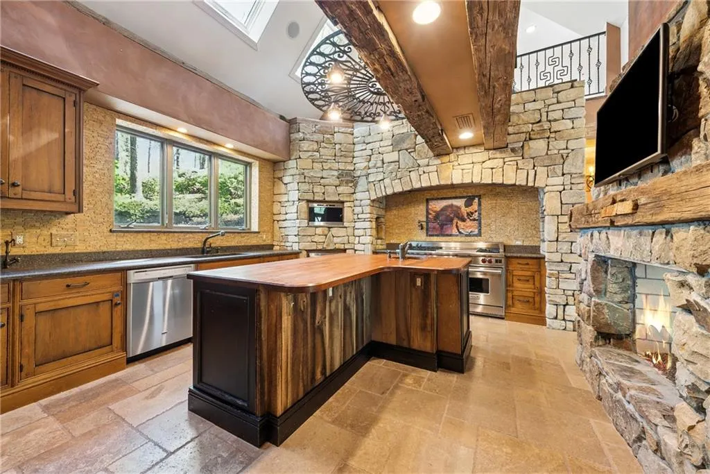 Marietta, Georgia 30066, United States, 6 Bedrooms Bedrooms, ,6 BathroomsBathrooms,Residential,Active,110480