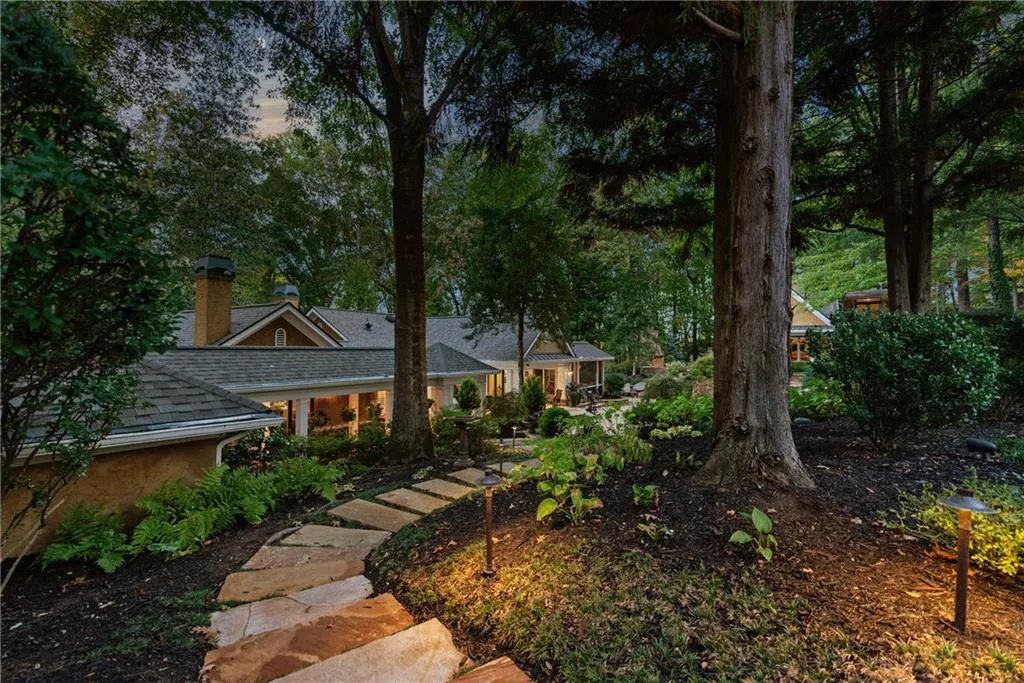 Marietta, Georgia 30066, United States, 6 Bedrooms Bedrooms, ,6 BathroomsBathrooms,Residential,Active,110480