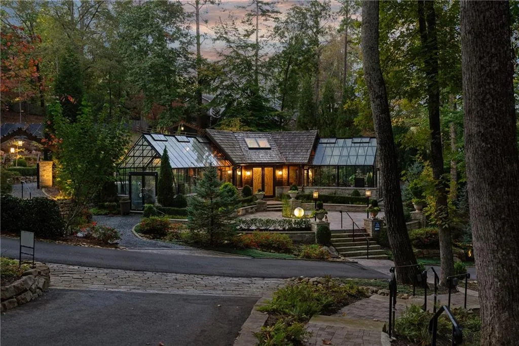 Marietta, Georgia 30066, United States, 6 Bedrooms Bedrooms, ,6 BathroomsBathrooms,Residential,Active,110480