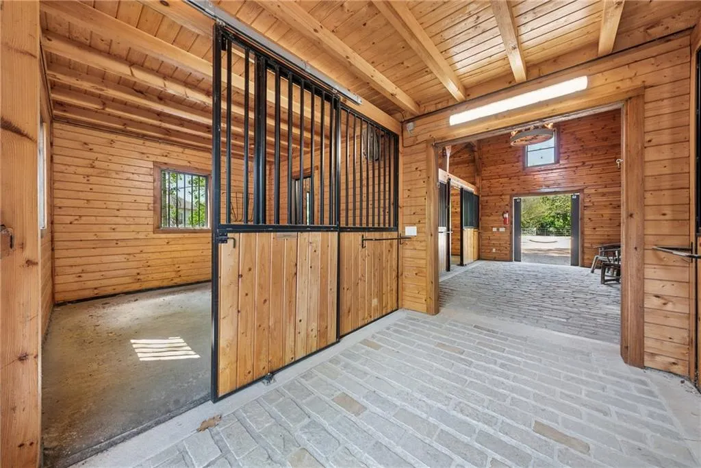 Marietta, Georgia 30066, United States, 6 Bedrooms Bedrooms, ,6 BathroomsBathrooms,Residential,Active,110480