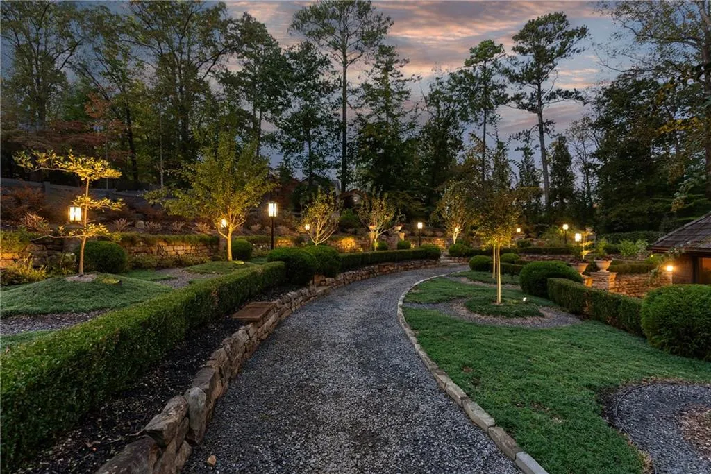 Marietta, Georgia 30066, United States, 6 Bedrooms Bedrooms, ,6 BathroomsBathrooms,Residential,Active,110480