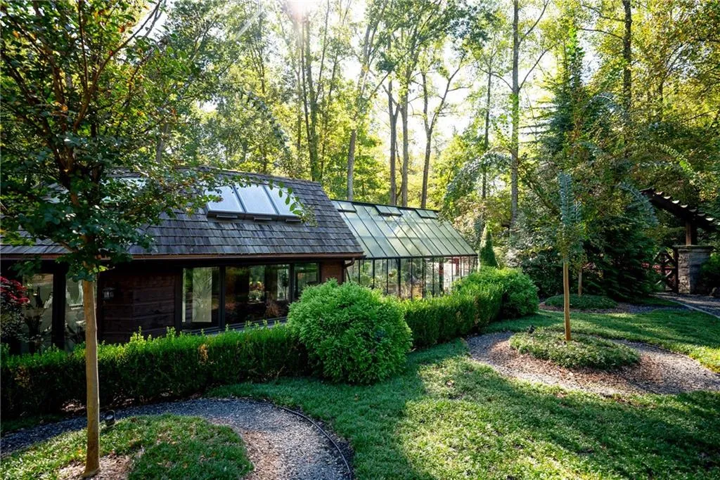 Marietta, Georgia 30066, United States, 6 Bedrooms Bedrooms, ,6 BathroomsBathrooms,Residential,Active,110480