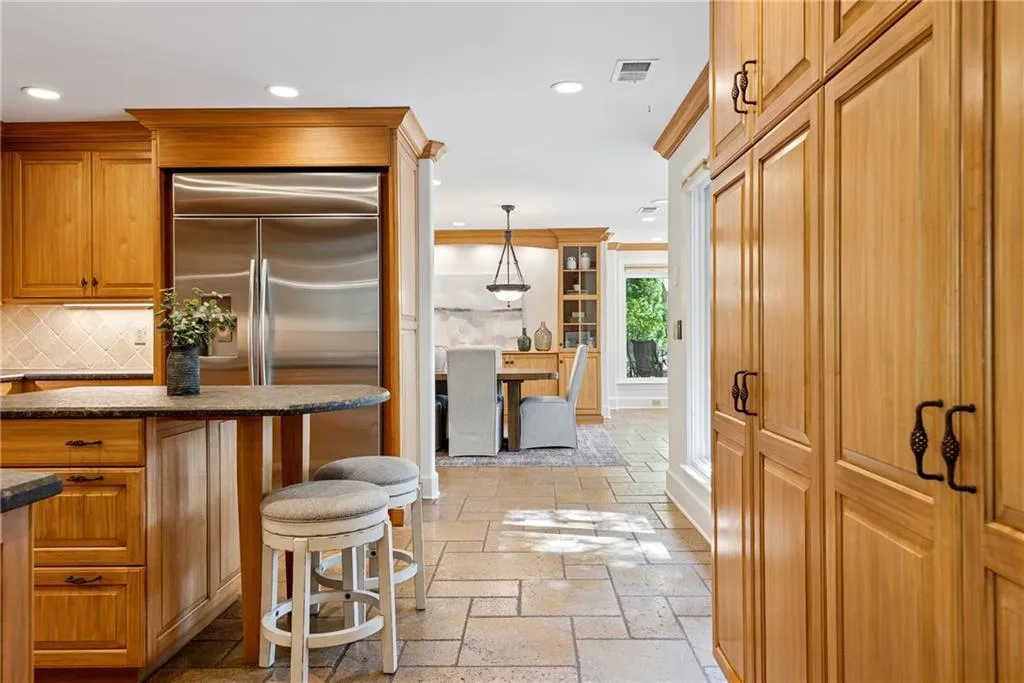 Marietta, Georgia 30066, United States, 6 Bedrooms Bedrooms, ,6 BathroomsBathrooms,Residential,Active,110480