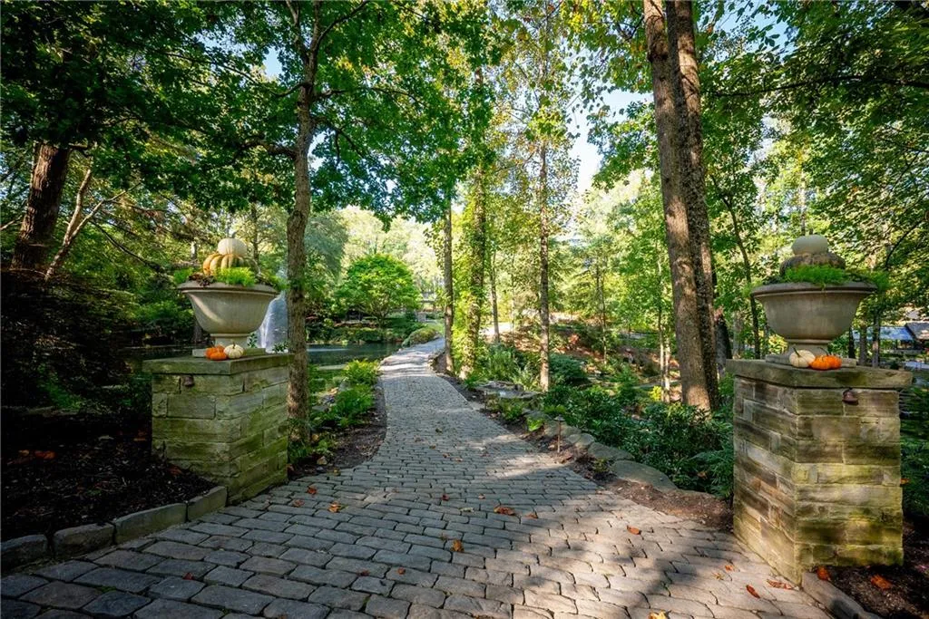 Marietta, Georgia 30066, United States, 6 Bedrooms Bedrooms, ,6 BathroomsBathrooms,Residential,Active,110480