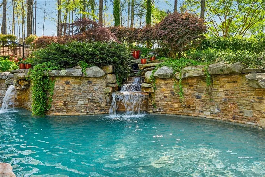 Marietta, Georgia 30066, United States, 6 Bedrooms Bedrooms, ,6 BathroomsBathrooms,Residential,Active,110480