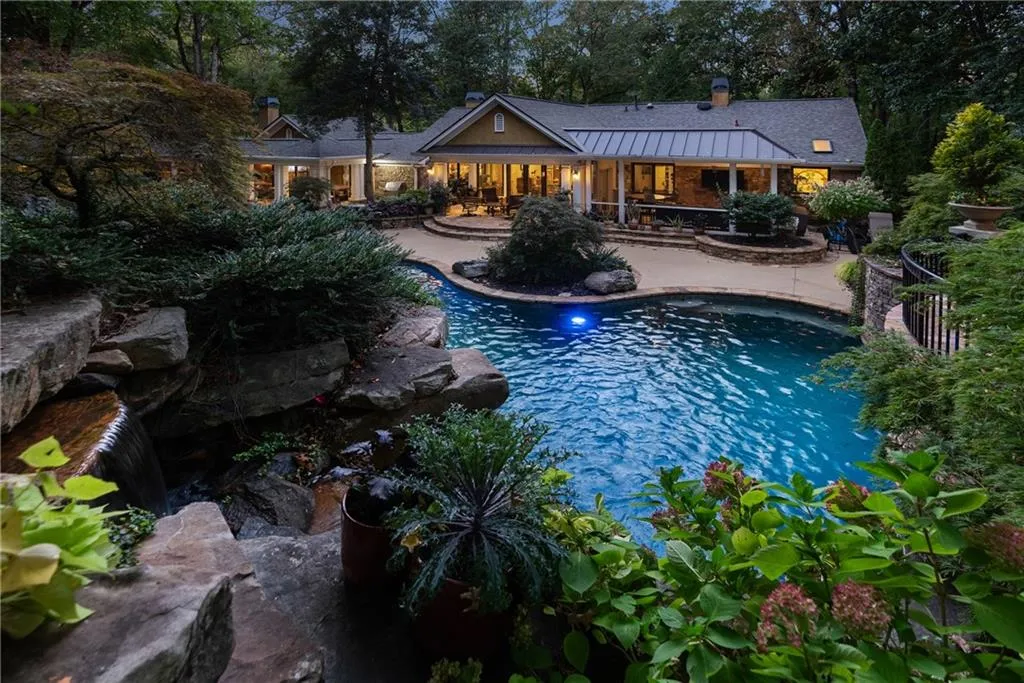 Marietta, Georgia 30066, United States, 6 Bedrooms Bedrooms, ,6 BathroomsBathrooms,Residential,Active,110480