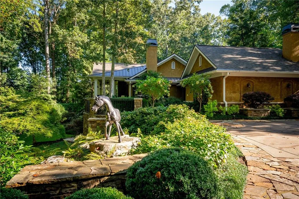 Marietta, Georgia 30066, United States, 6 Bedrooms Bedrooms, ,6 BathroomsBathrooms,Residential,Active,110480