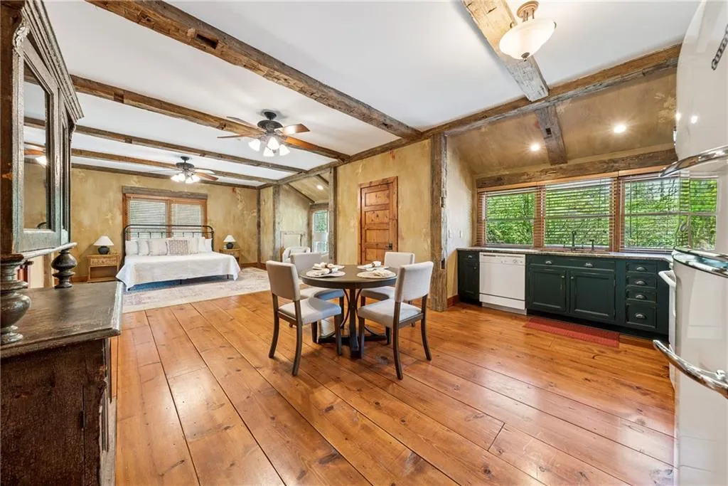 Marietta, Georgia 30066, United States, 6 Bedrooms Bedrooms, ,6 BathroomsBathrooms,Residential,Active,110480