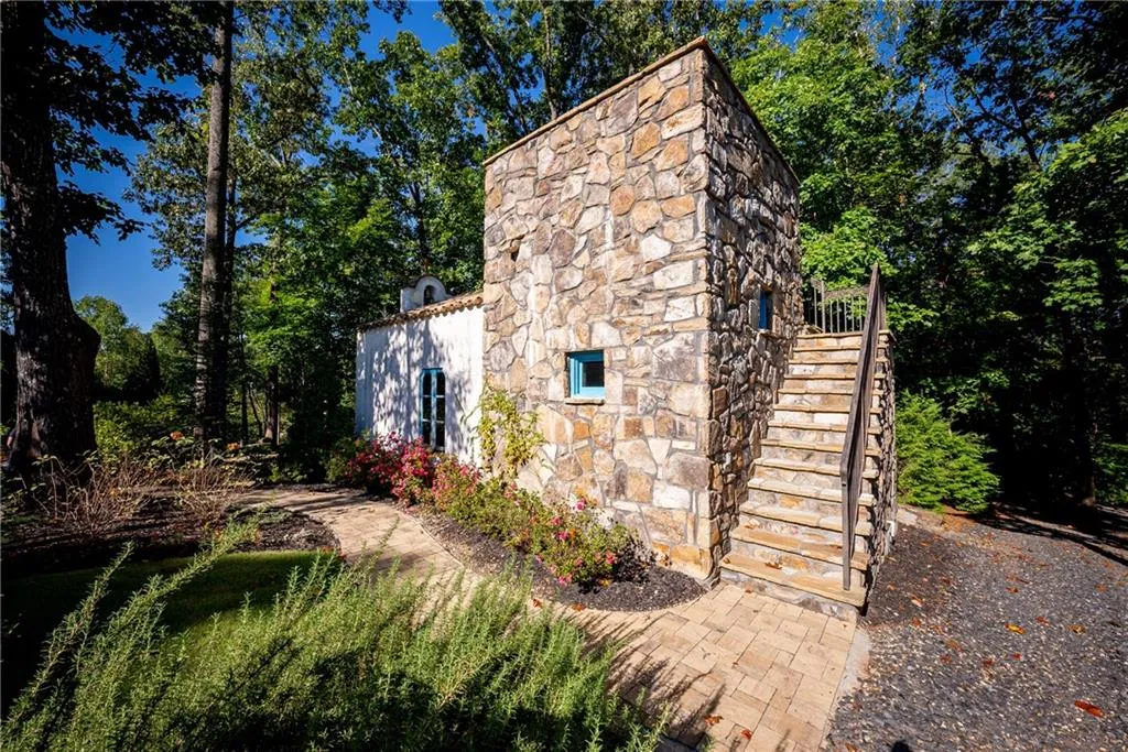 Marietta, Georgia 30066, United States, 6 Bedrooms Bedrooms, ,6 BathroomsBathrooms,Residential,Active,110480