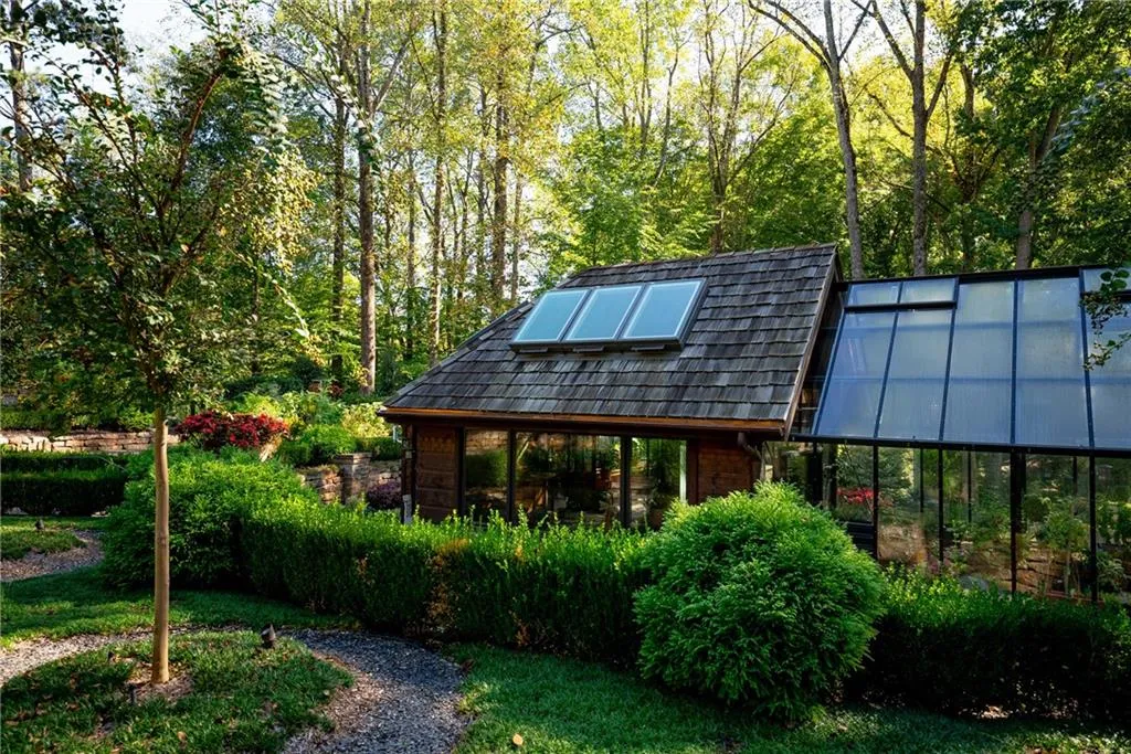 Marietta, Georgia 30066, United States, 6 Bedrooms Bedrooms, ,6 BathroomsBathrooms,Residential,Active,110480