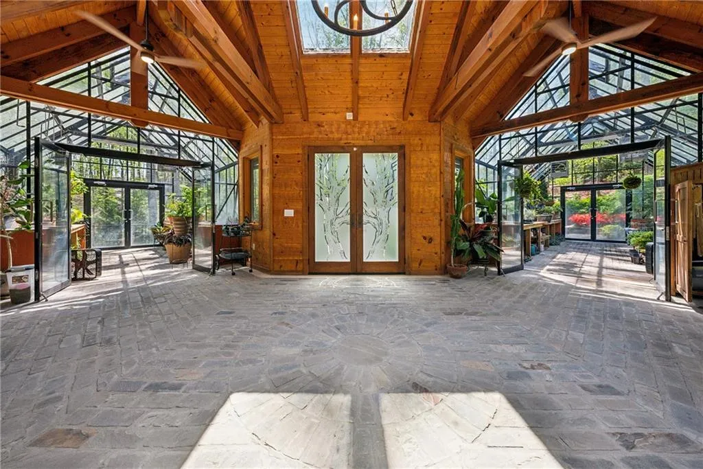 Marietta, Georgia 30066, United States, 6 Bedrooms Bedrooms, ,6 BathroomsBathrooms,Residential,Active,110480