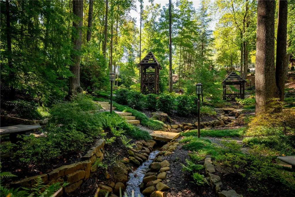 Marietta, Georgia 30066, United States, 6 Bedrooms Bedrooms, ,6 BathroomsBathrooms,Residential,Active,110480