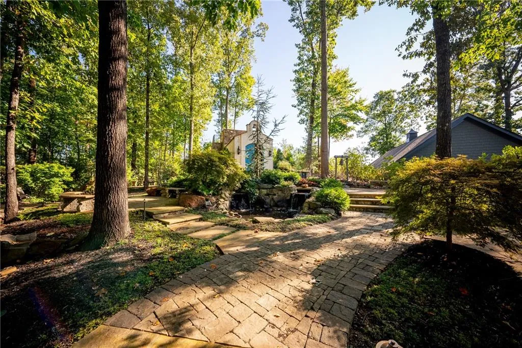 Marietta, Georgia 30066, United States, 6 Bedrooms Bedrooms, ,6 BathroomsBathrooms,Residential,Active,110480