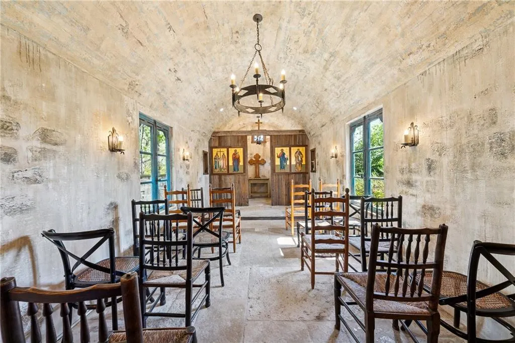 Marietta, Georgia 30066, United States, 6 Bedrooms Bedrooms, ,6 BathroomsBathrooms,Residential,Active,110480