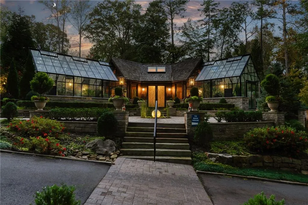 Marietta, Georgia 30066, United States, 6 Bedrooms Bedrooms, ,6 BathroomsBathrooms,Residential,Active,110480