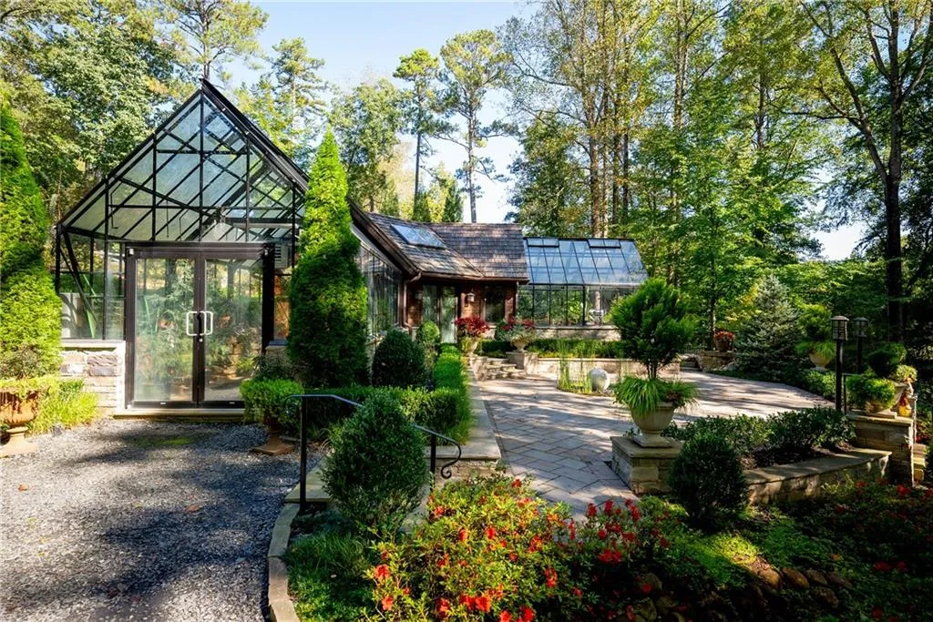 Marietta, Georgia 30066, United States, 6 Bedrooms Bedrooms, ,6 BathroomsBathrooms,Residential,Active,110480