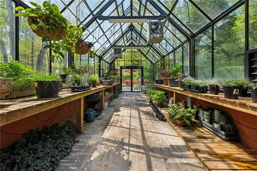 Marietta, Georgia 30066, United States, 6 Bedrooms Bedrooms, ,6 BathroomsBathrooms,Residential,Active,110480