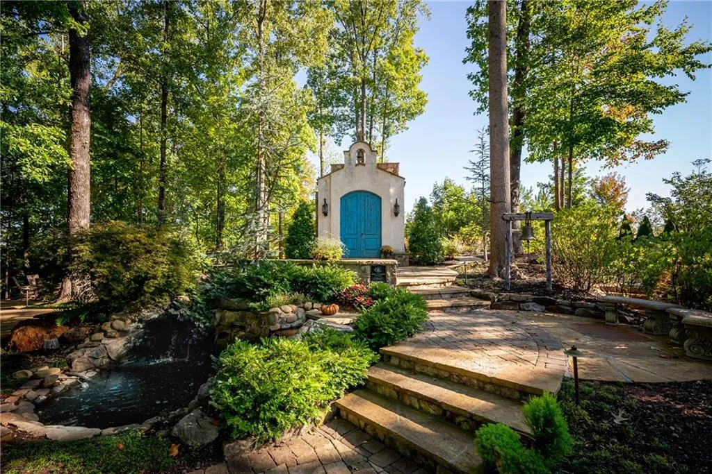 Marietta, Georgia 30066, United States, 6 Bedrooms Bedrooms, ,6 BathroomsBathrooms,Residential,Active,110480