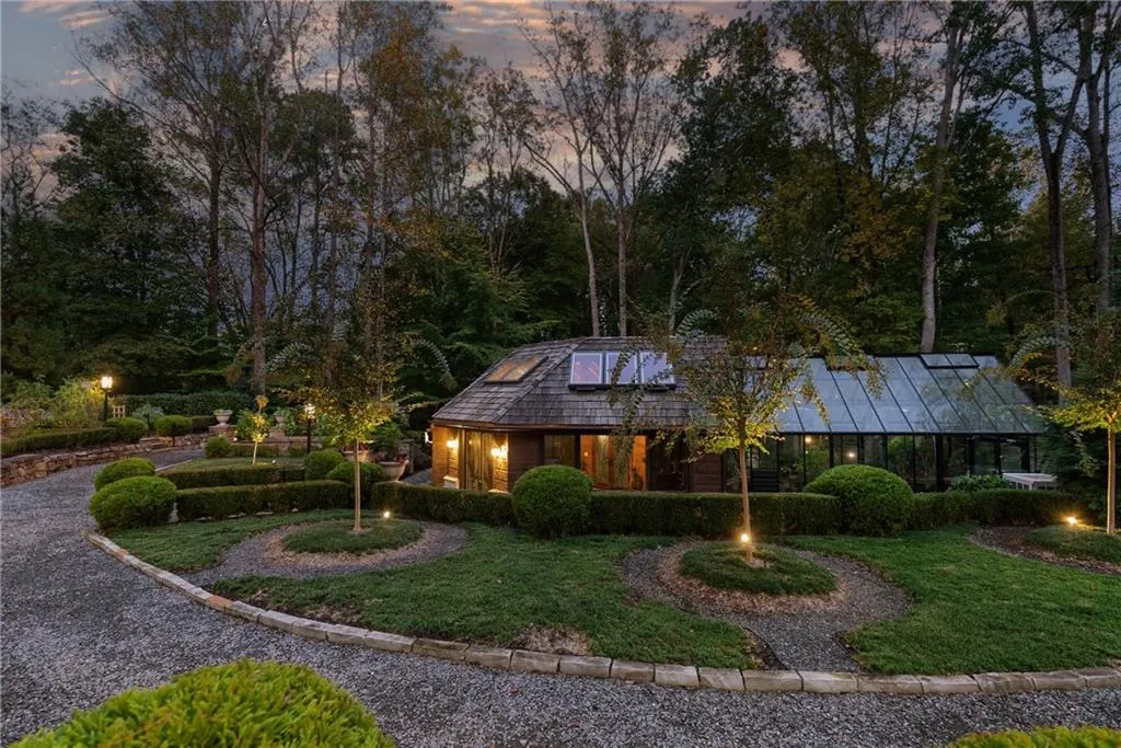 Marietta, Georgia 30066, United States, 6 Bedrooms Bedrooms, ,6 BathroomsBathrooms,Residential,Active,110480