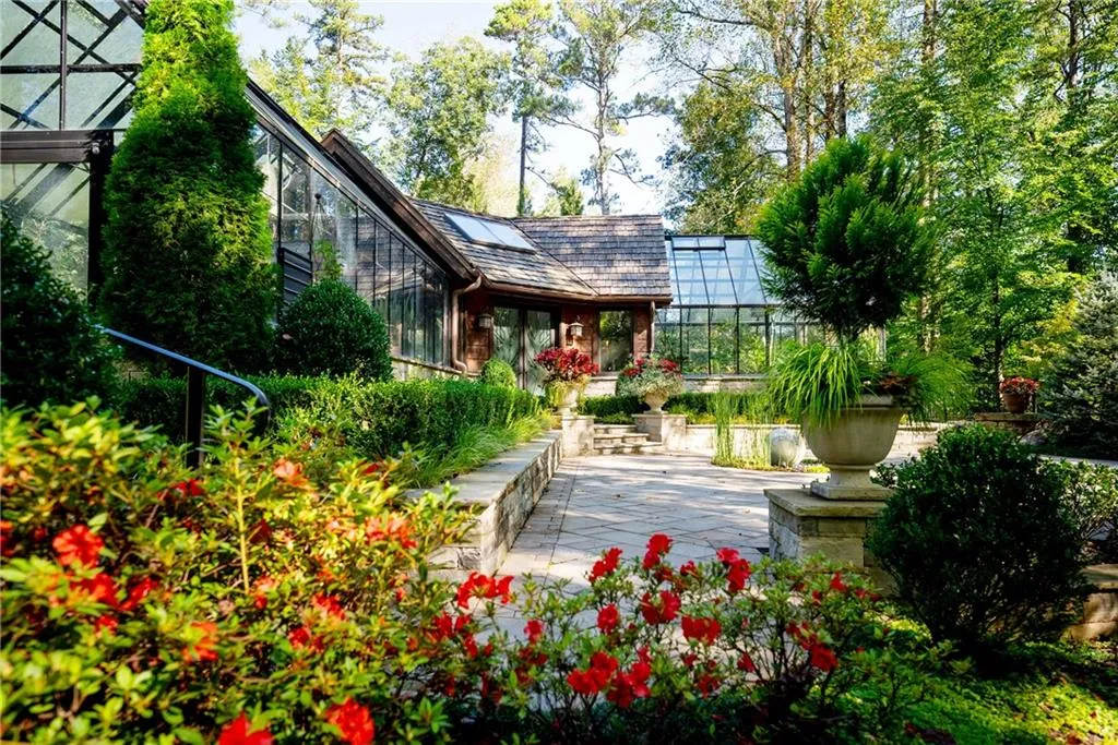 Marietta, Georgia 30066, United States, 6 Bedrooms Bedrooms, ,6 BathroomsBathrooms,Residential,Active,110480