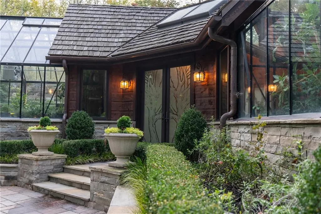 Marietta, Georgia 30066, United States, 6 Bedrooms Bedrooms, ,6 BathroomsBathrooms,Residential,Active,110480