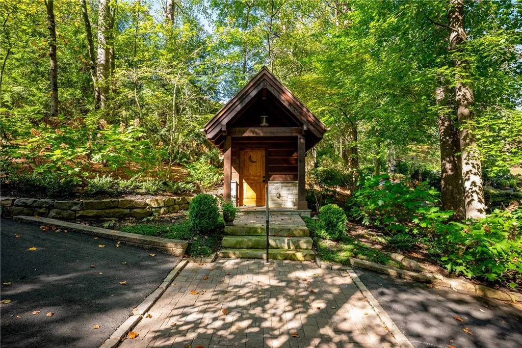 Marietta, Georgia 30066, United States, 6 Bedrooms Bedrooms, ,6 BathroomsBathrooms,Residential,Active,110480