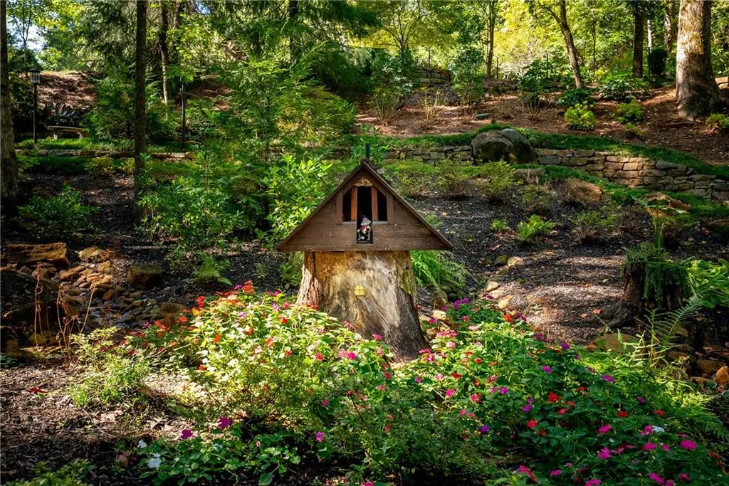 Marietta, Georgia 30066, United States, 6 Bedrooms Bedrooms, ,6 BathroomsBathrooms,Residential,Active,110480