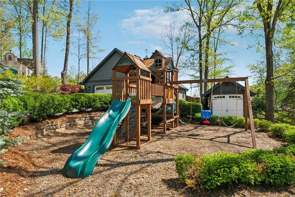 Marietta, Georgia 30066, United States, 6 Bedrooms Bedrooms, ,6 BathroomsBathrooms,Residential,Active,110480