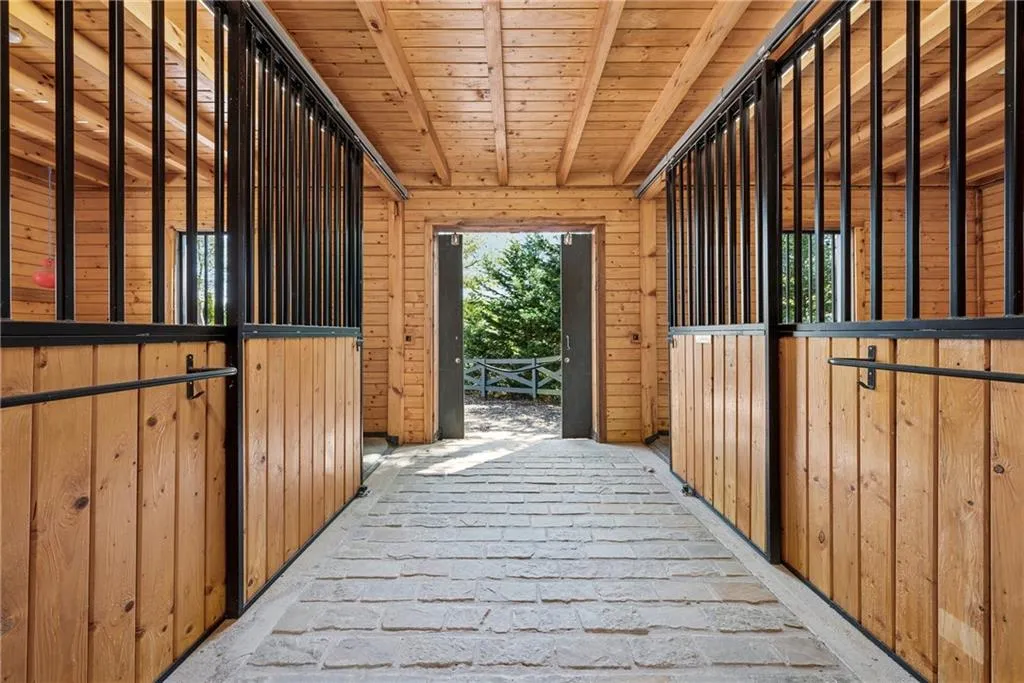 Marietta, Georgia 30066, United States, 6 Bedrooms Bedrooms, ,6 BathroomsBathrooms,Residential,Active,110480