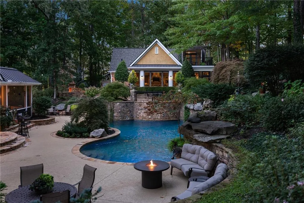 Marietta, Georgia 30066, United States, 6 Bedrooms Bedrooms, ,6 BathroomsBathrooms,Residential,Active,110480