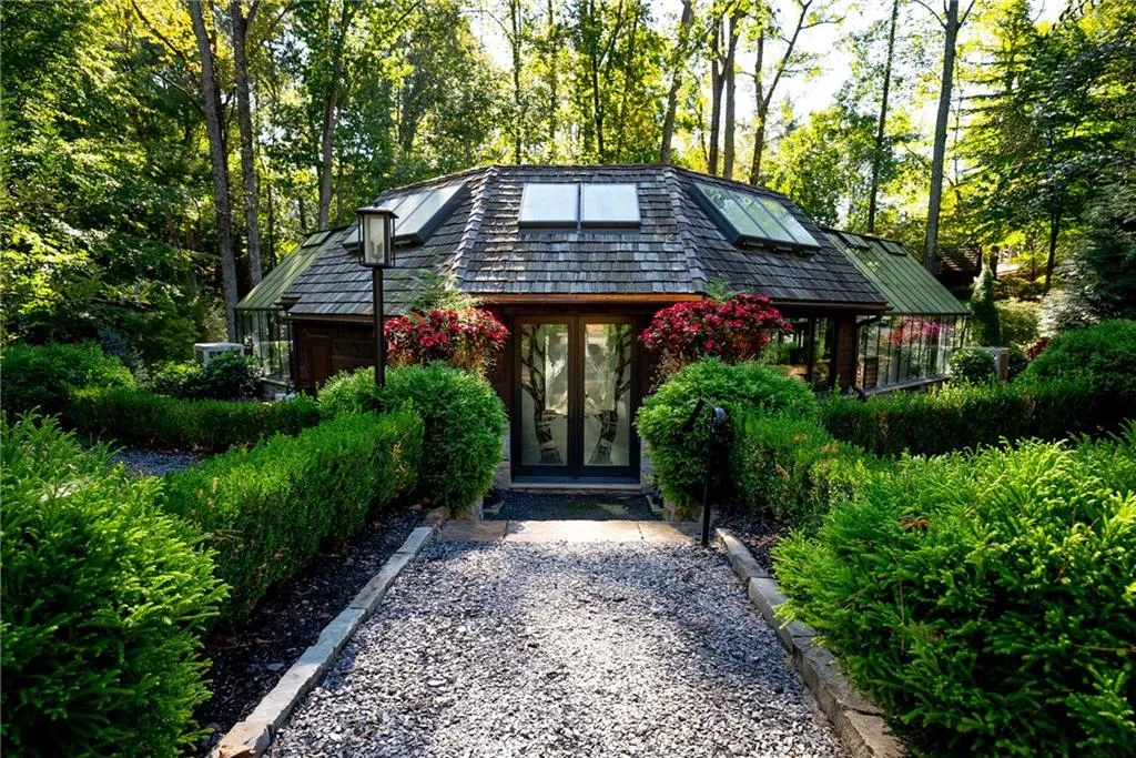 Marietta, Georgia 30066, United States, 6 Bedrooms Bedrooms, ,6 BathroomsBathrooms,Residential,Active,110480