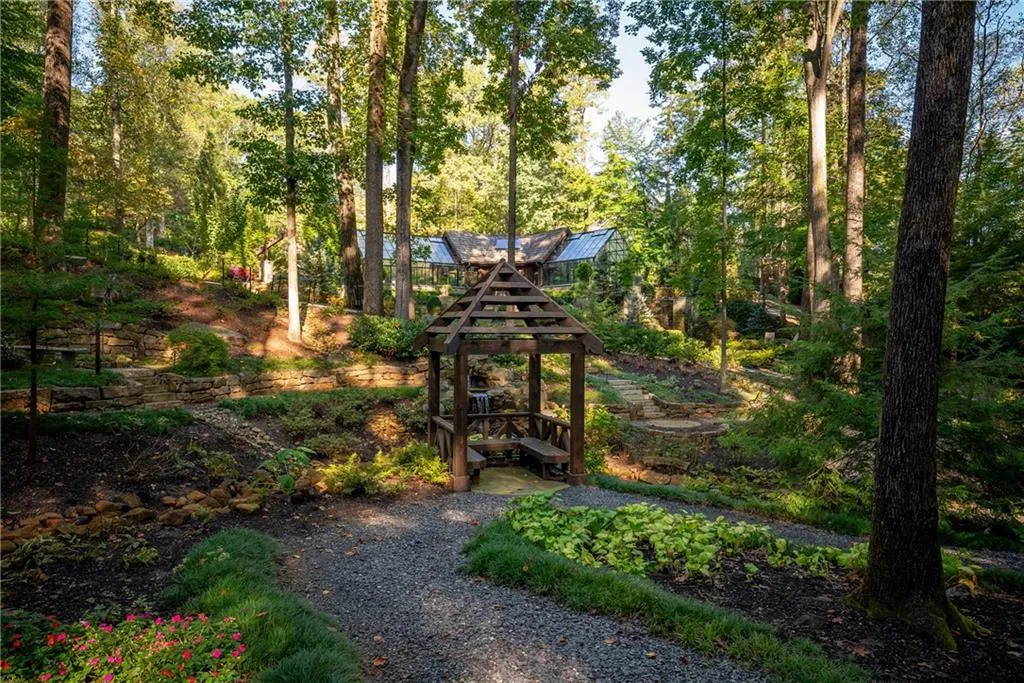 Marietta, Georgia 30066, United States, 6 Bedrooms Bedrooms, ,6 BathroomsBathrooms,Residential,Active,110480