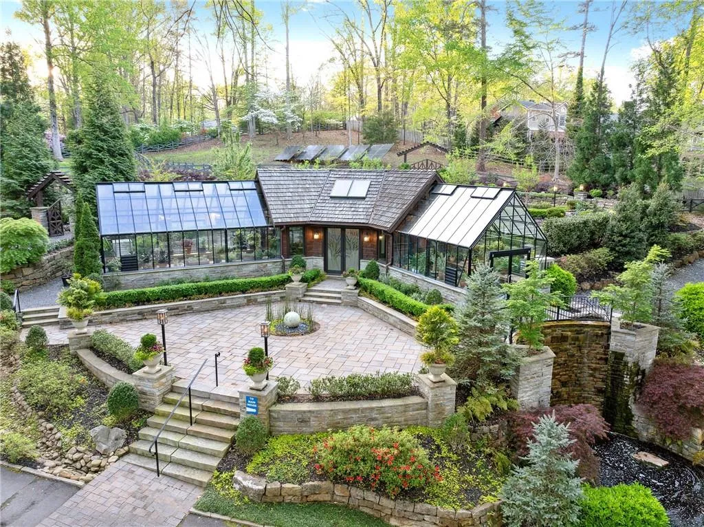 Marietta, Georgia 30066, United States, 6 Bedrooms Bedrooms, ,6 BathroomsBathrooms,Residential,Active,110480