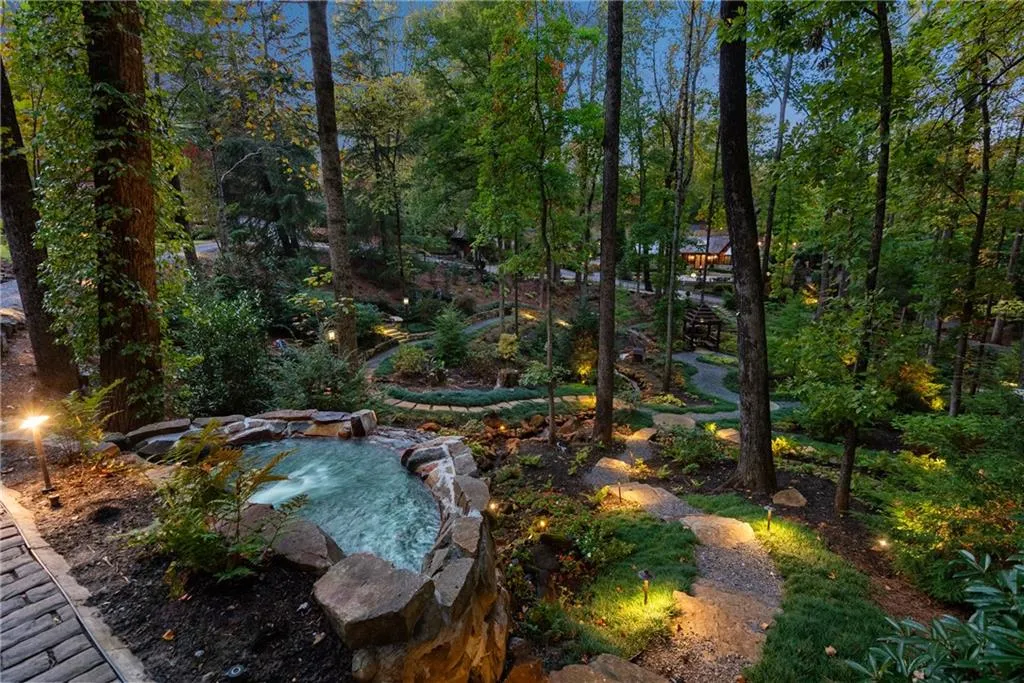 Marietta, Georgia 30066, United States, 6 Bedrooms Bedrooms, ,6 BathroomsBathrooms,Residential,Active,110480