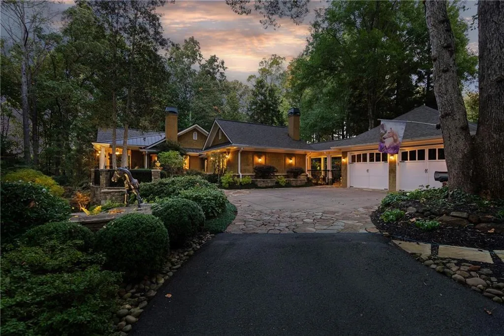 Marietta, Georgia 30066, United States, 6 Bedrooms Bedrooms, ,6 BathroomsBathrooms,Residential,Active,110480