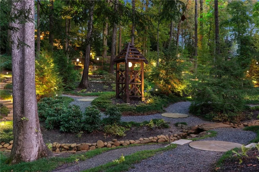 Marietta, Georgia 30066, United States, 6 Bedrooms Bedrooms, ,6 BathroomsBathrooms,Residential,Active,110480