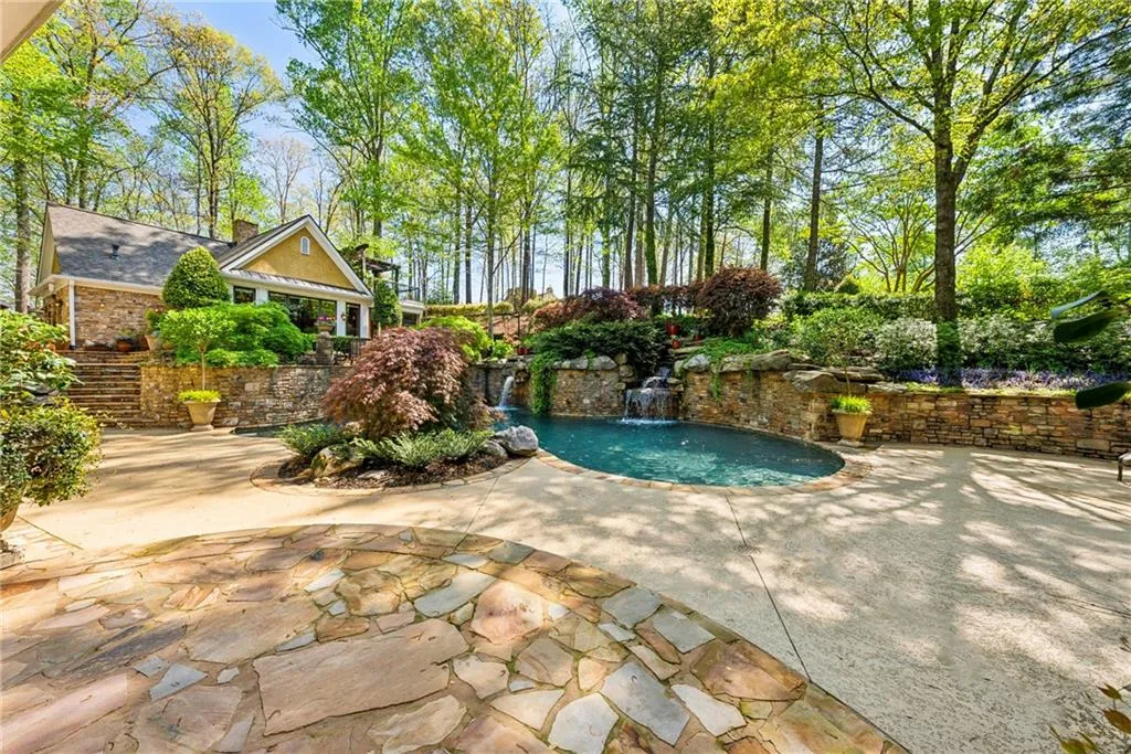 Marietta, Georgia 30066, United States, 6 Bedrooms Bedrooms, ,6 BathroomsBathrooms,Residential,Active,110480