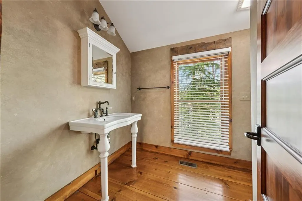 Marietta, Georgia 30066, United States, 6 Bedrooms Bedrooms, ,6 BathroomsBathrooms,Residential,Active,110480