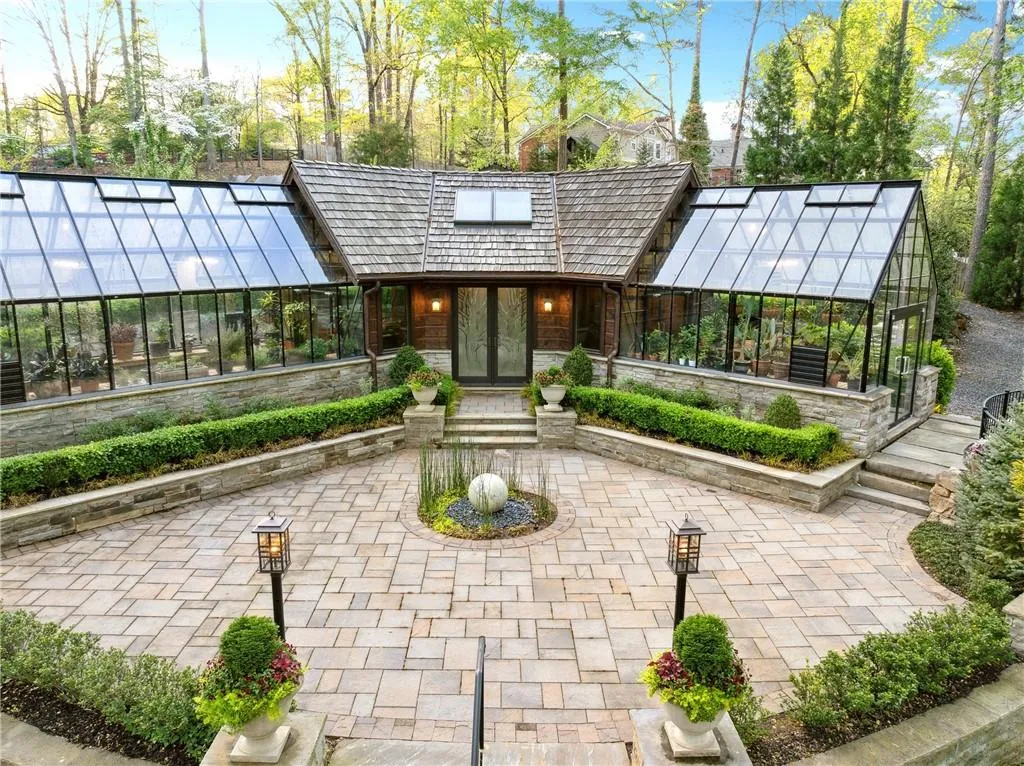 Marietta, Georgia 30066, United States, 6 Bedrooms Bedrooms, ,6 BathroomsBathrooms,Residential,Active,110480