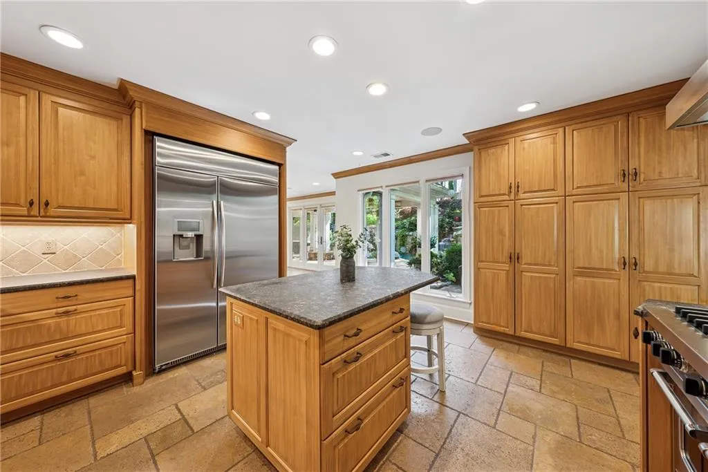 Marietta, Georgia 30066, United States, 6 Bedrooms Bedrooms, ,6 BathroomsBathrooms,Residential,Active,110480