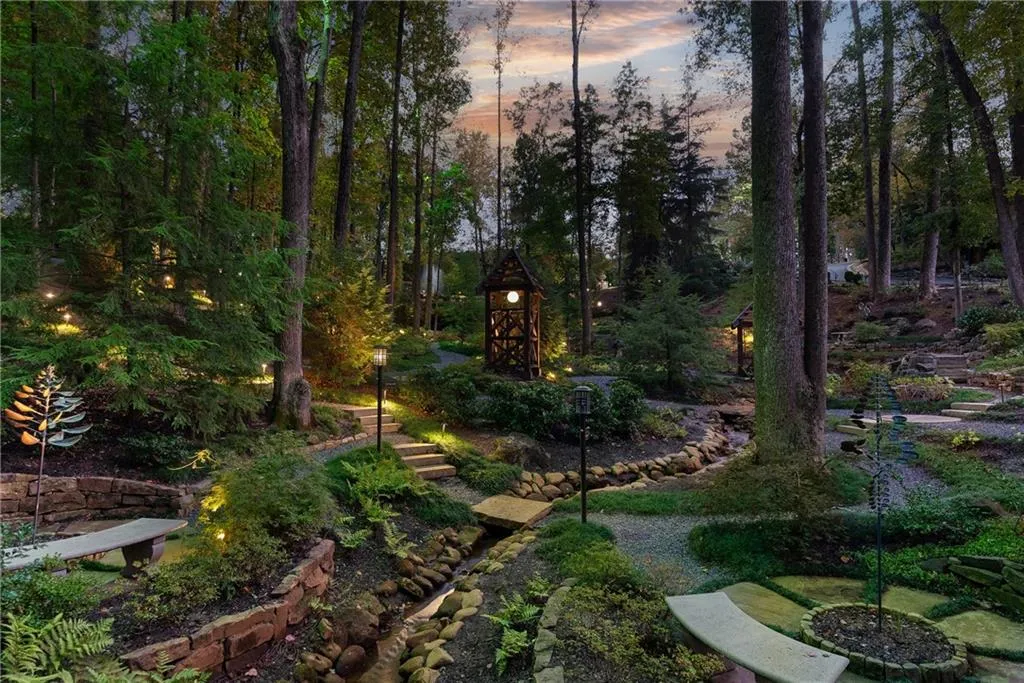 Marietta, Georgia 30066, United States, 6 Bedrooms Bedrooms, ,6 BathroomsBathrooms,Residential,Active,110480