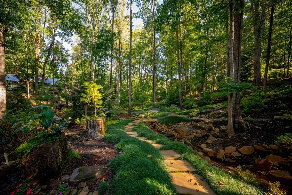 Marietta, Georgia 30066, United States, 6 Bedrooms Bedrooms, ,6 BathroomsBathrooms,Residential,Active,110480