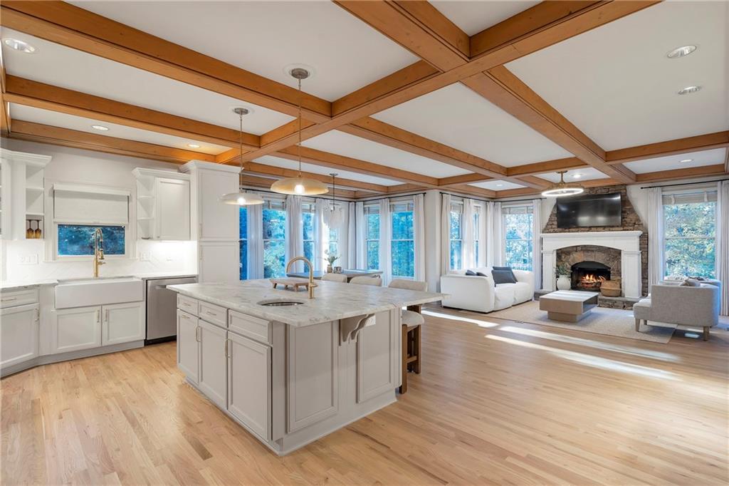 325 White Columns Court