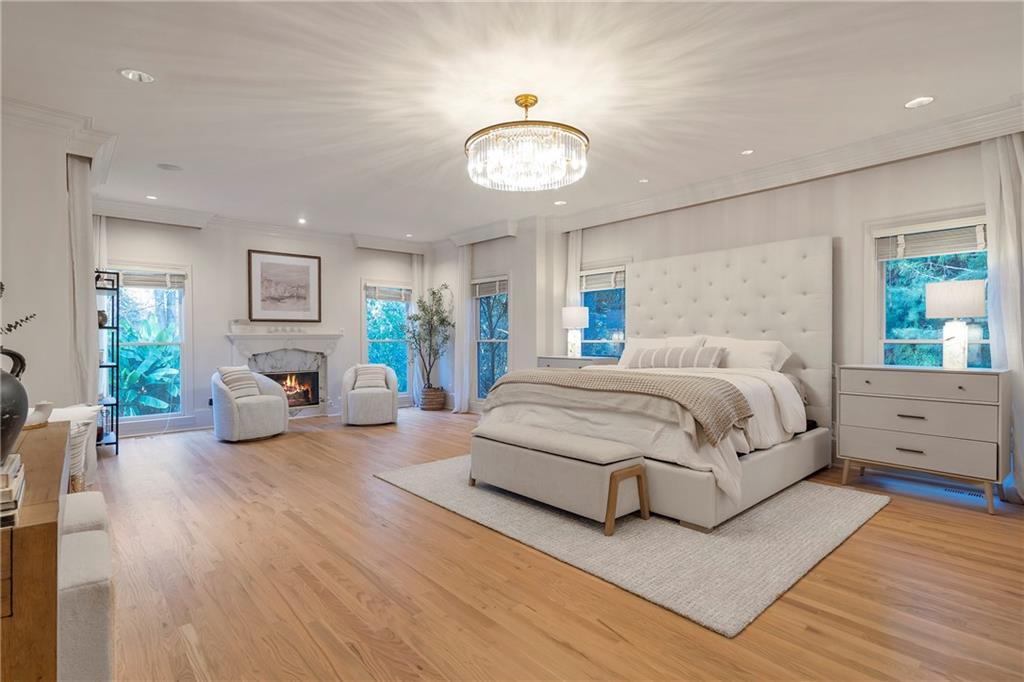 325 White Columns Court