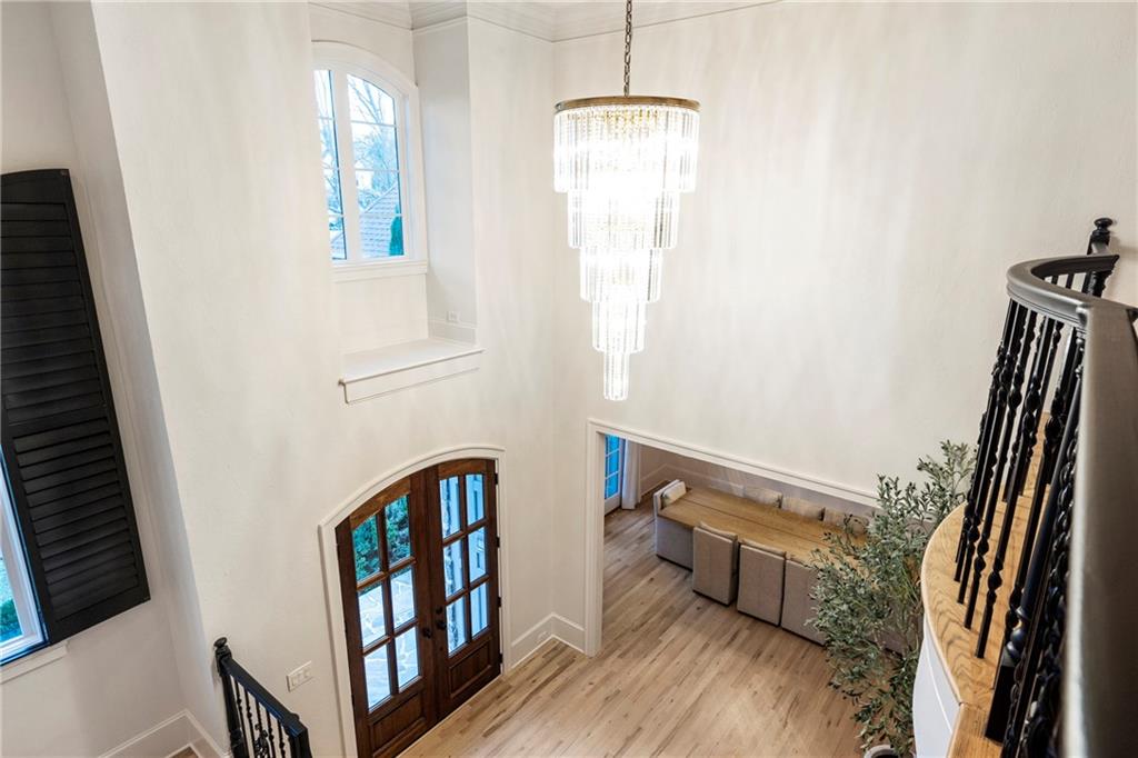 325 White Columns Court