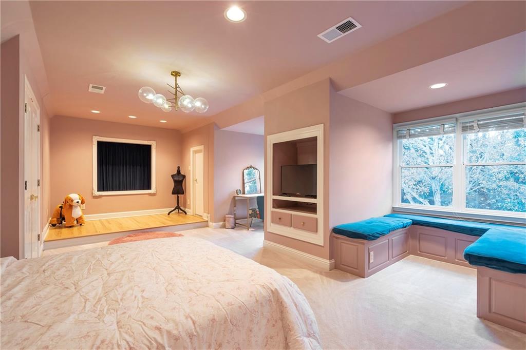 325 White Columns Court