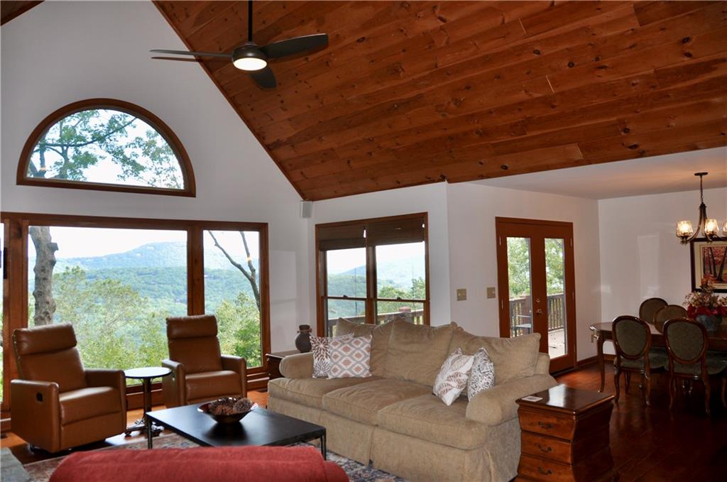 888 Ridgeview Drive