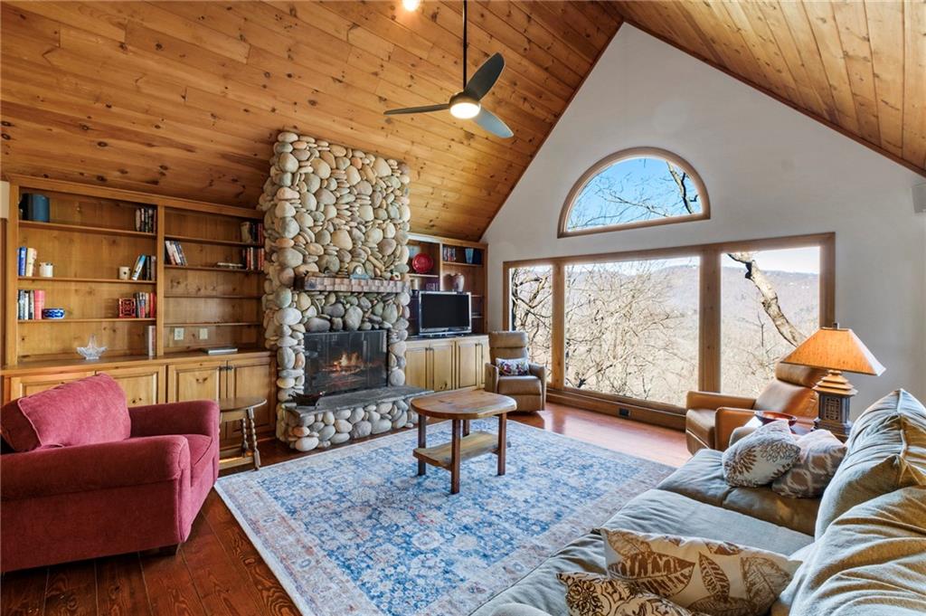 888 Ridgeview Drive